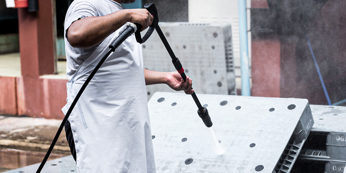 Ventajas y desventajas de las paletas en madera vs. Plástico